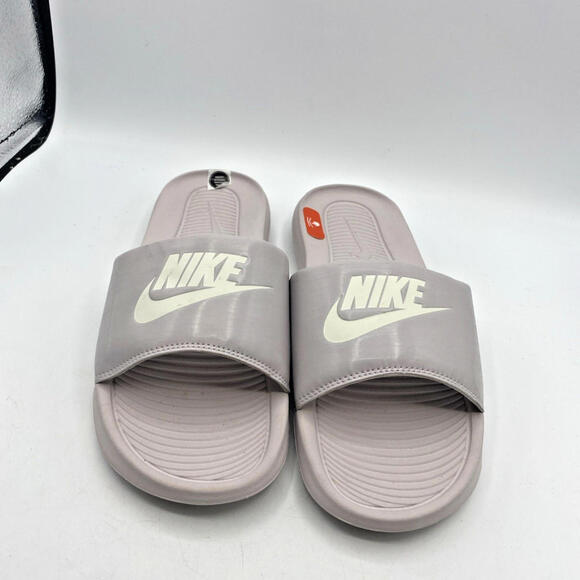 Nike Victori One Women's Slides  size 9 style C9677–008   Violet, Sail - Picture 1 of 8